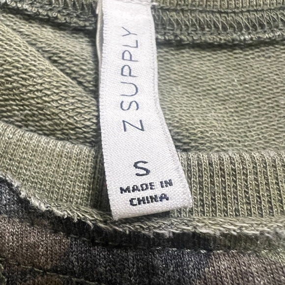 Women’s Z-Supply Camo Weekender Top | Size Small-Oversized - Picture 3 of 3